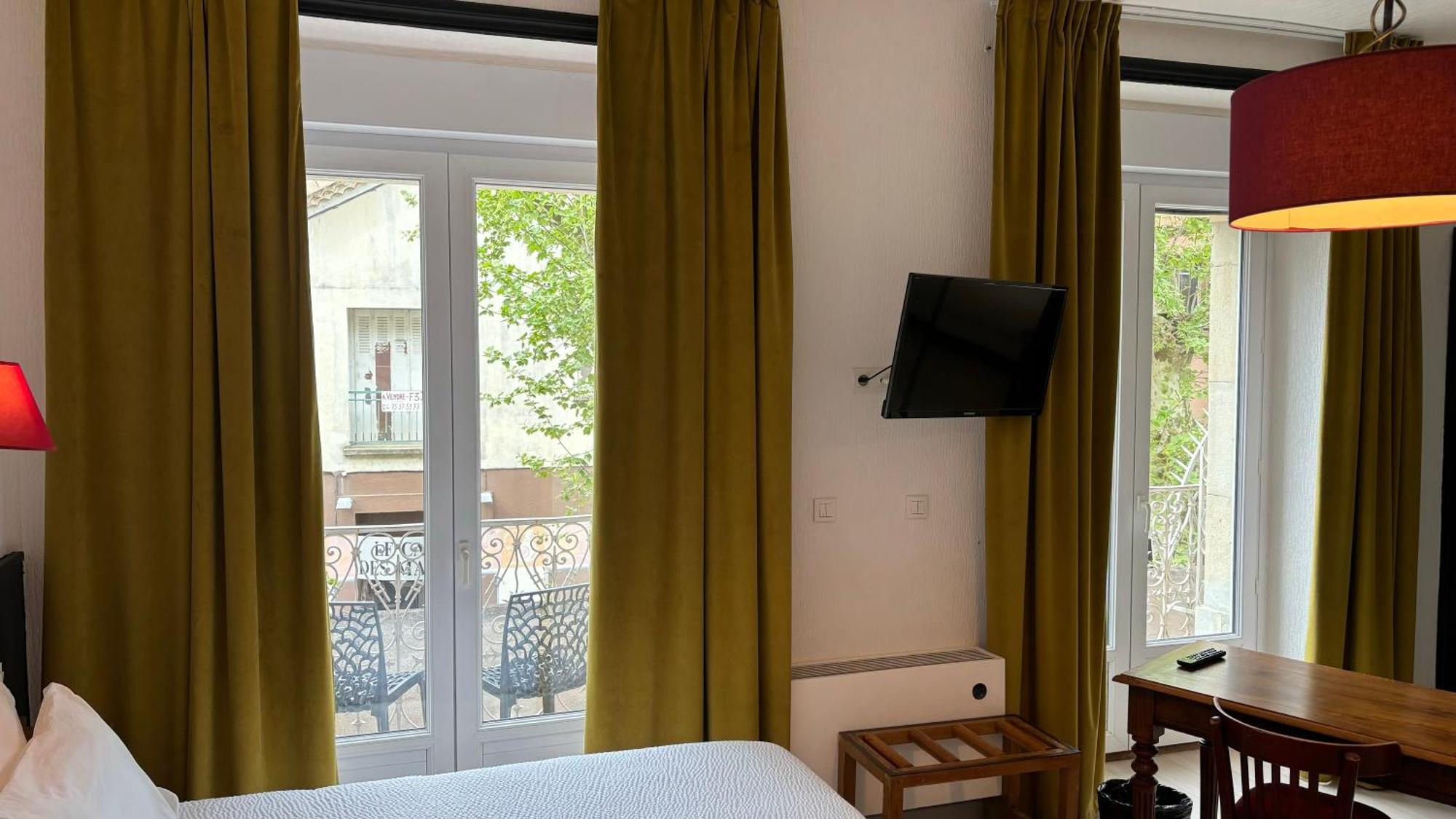 Logis Hotel Restaurant Grand Hotel De Lyon Vals-les-Bains Kültér fotó